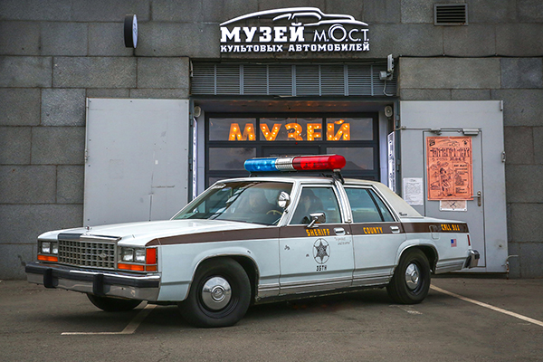 Выставка ретро автомобилей в Москве